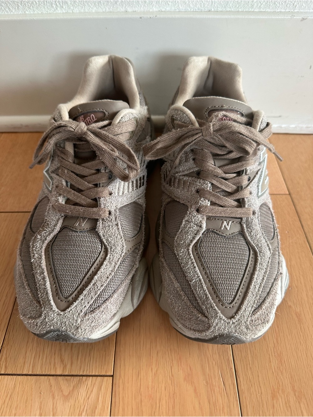 New Balance 9060 Mushroom Timberwolf Suede Mesh Sneakers Men’s 7.5 Women’s 9